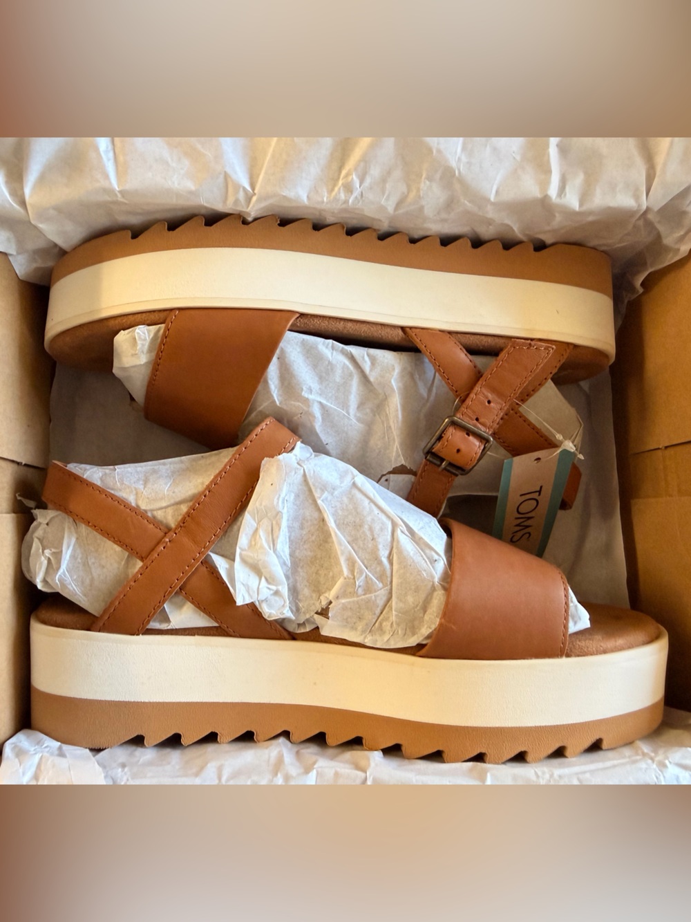 🤎 TOMS - Brynn - Tan Leather 🤎 - Picture 6 of 10